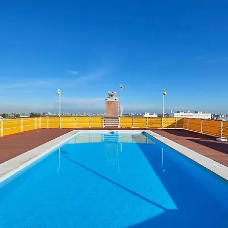 Modern Apartment With Garage And Pool-3